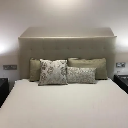 Piso Frente Al Mar Primera Linea De Playa En Con Parking Gratuito Apartamento