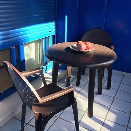 Piso Frente Al Mar Primera Linea De Playa En Con Parking Gratuito Apartamento *